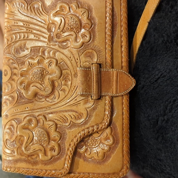 Gaitan Vintage Tooled Leather Purse - Picture 2 of 16